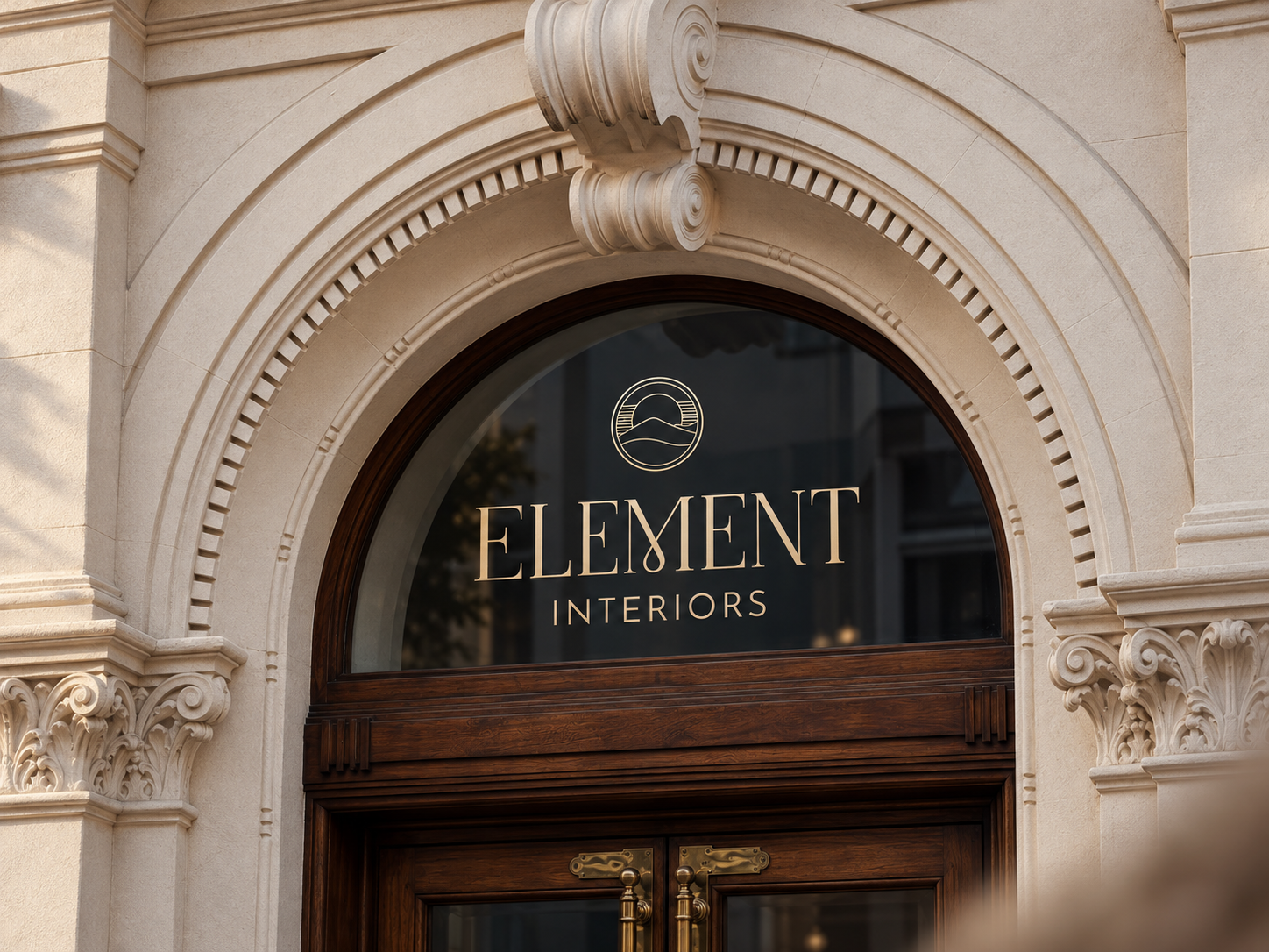 Arco de piedra y marca Element Interiors